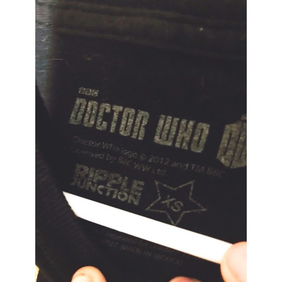 HOT TOPIC Doctor Who shirt - Picture 3 of 3